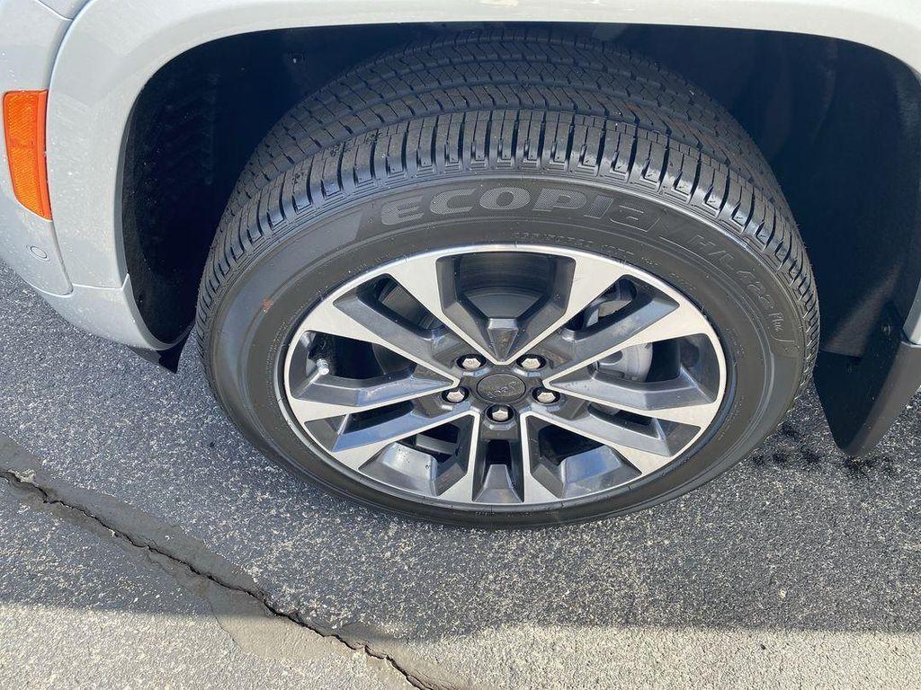 new 2025 Jeep Grand Cherokee L car, priced at $64,034