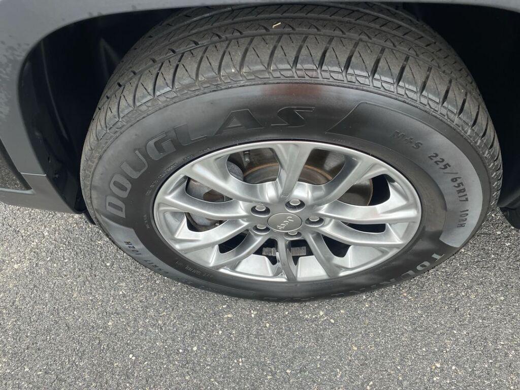 used 2019 Jeep Cherokee car, priced at $14,117