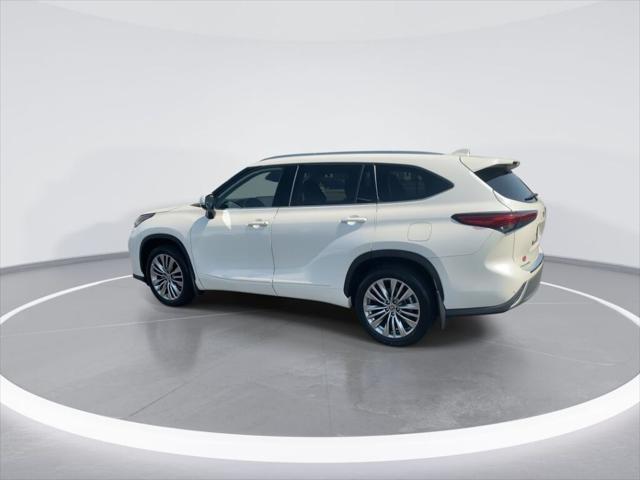 used 2020 Toyota Highlander car, priced at $35,703