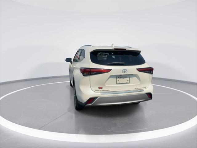 used 2020 Toyota Highlander car, priced at $35,703