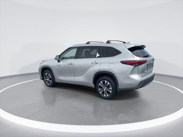 used 2021 Toyota Highlander Hybrid car, priced at $37,882