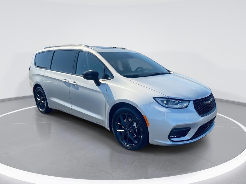 new 2026 Chrysler Pacifica car, priced at $46,023