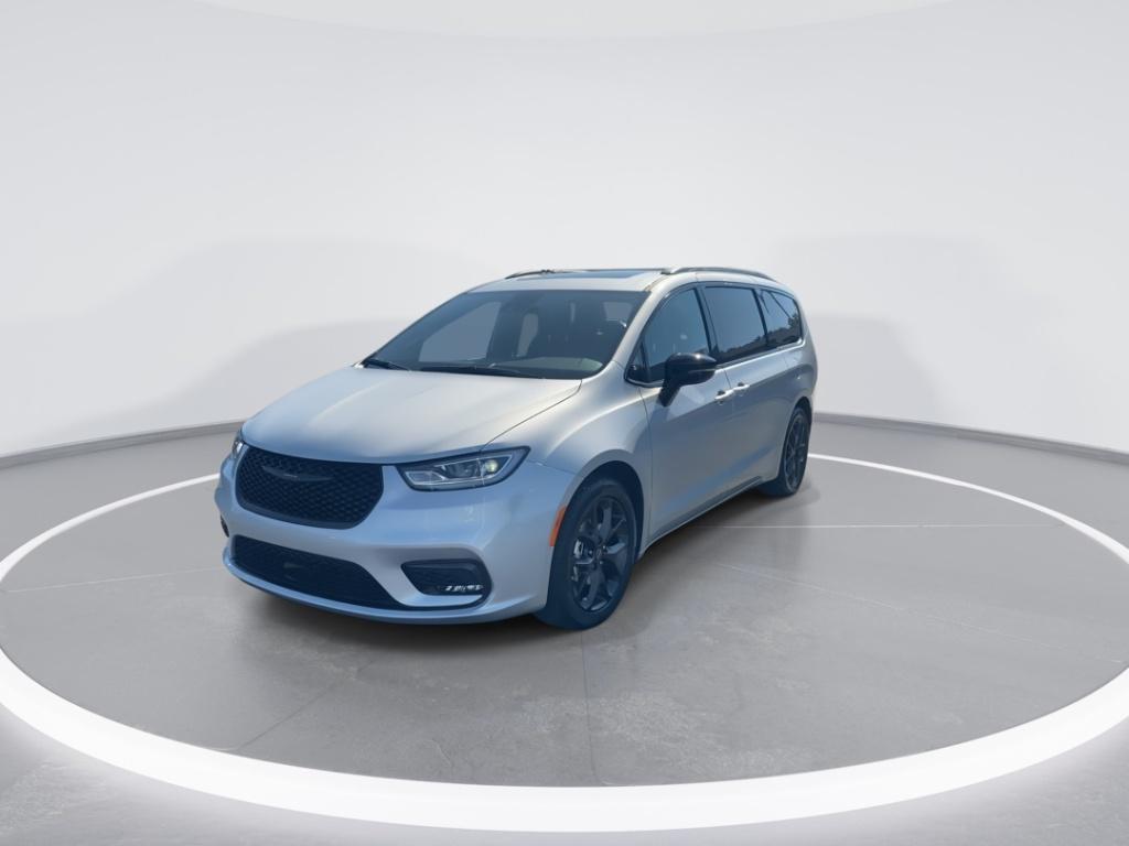 new 2026 Chrysler Pacifica car, priced at $46,023