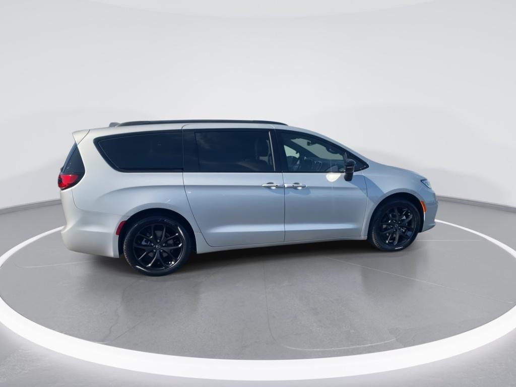 new 2026 Chrysler Pacifica car, priced at $46,023