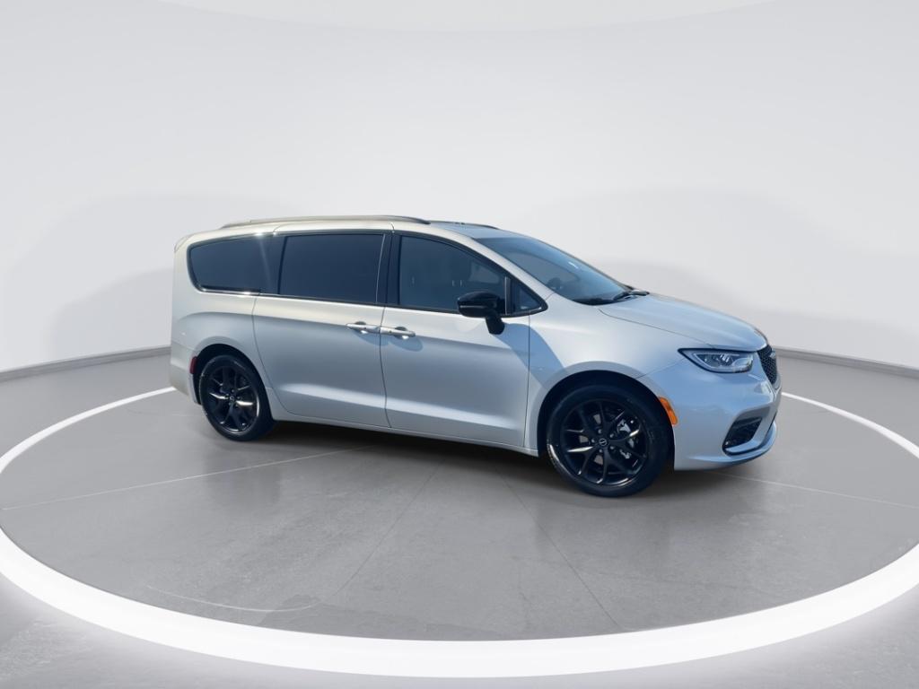 new 2026 Chrysler Pacifica car, priced at $46,023