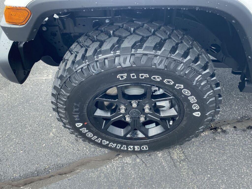 new 2025 Jeep Gladiator car, priced at $48,978