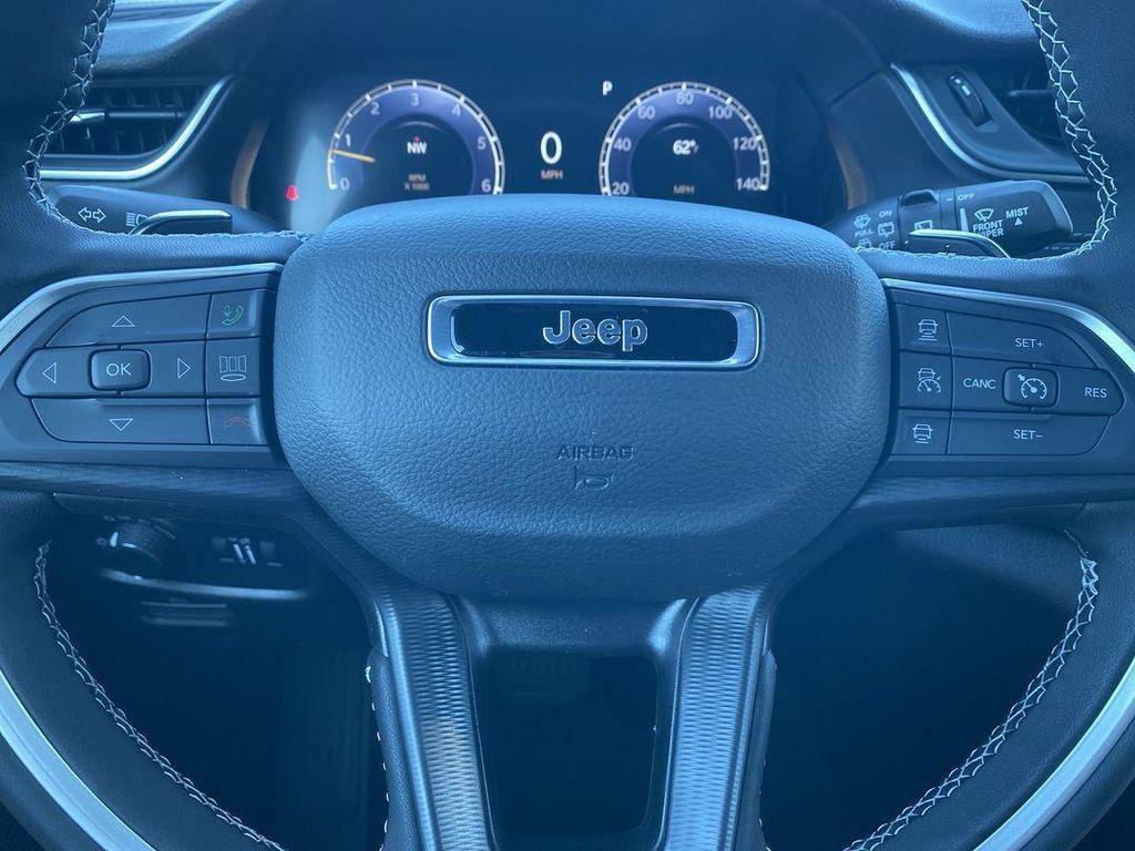 new 2025 Jeep Grand Cherokee car, priced at $45,711