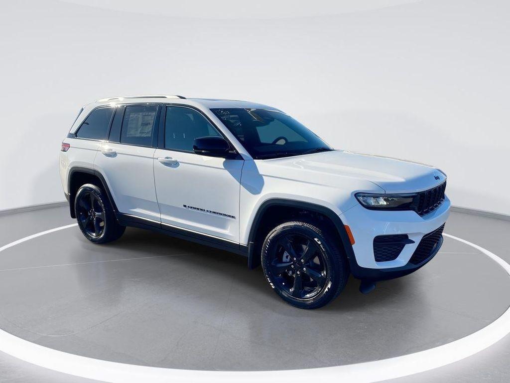 new 2025 Jeep Grand Cherokee car, priced at $49,200