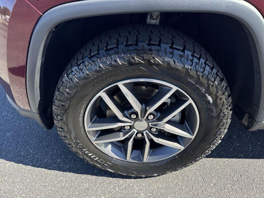 used 2018 Jeep Grand Cherokee car, priced at $13,745
