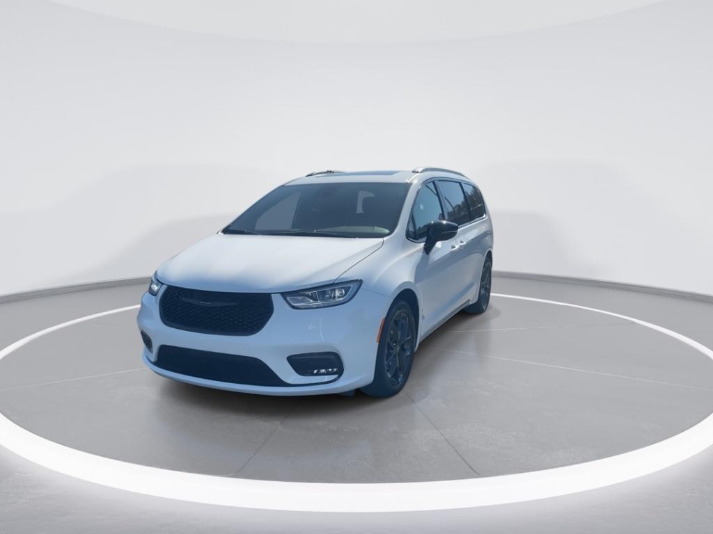 new 2026 Chrysler Pacifica car, priced at $45,847