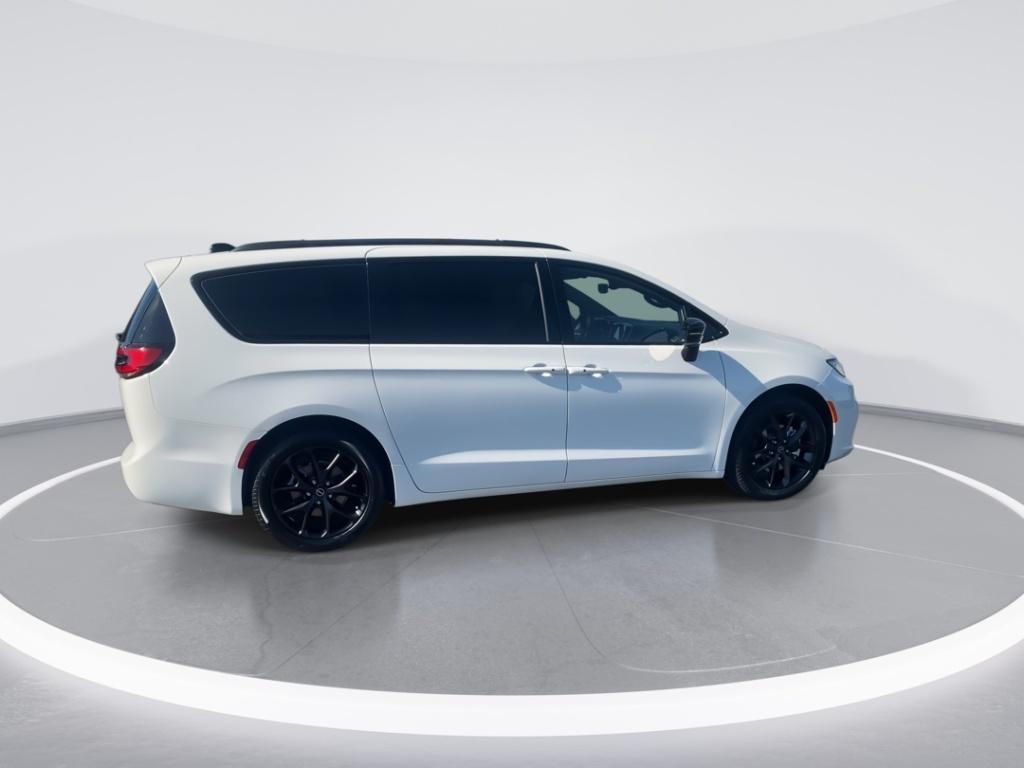 new 2026 Chrysler Pacifica car, priced at $45,847