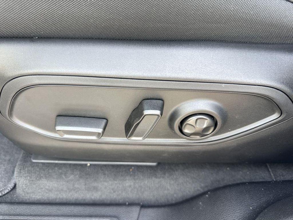 new 2025 Jeep Grand Cherokee car, priced at $39,989