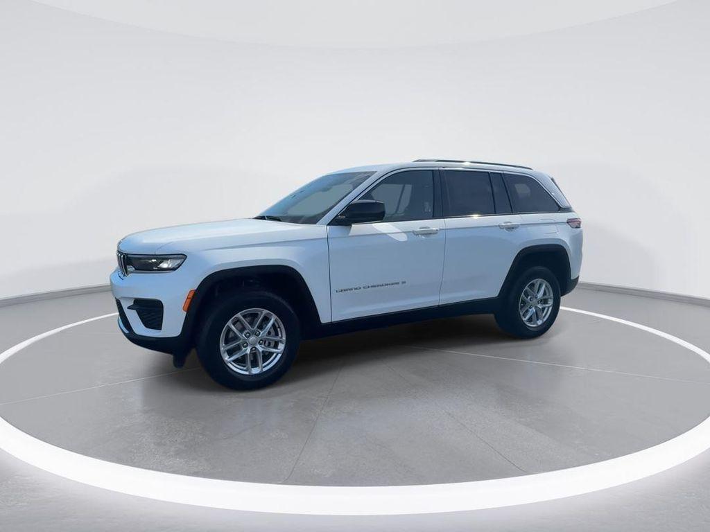 new 2025 Jeep Grand Cherokee car, priced at $39,989