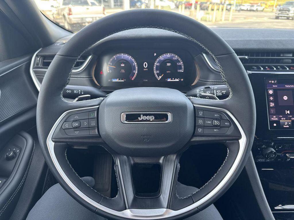 new 2025 Jeep Grand Cherokee car, priced at $39,989