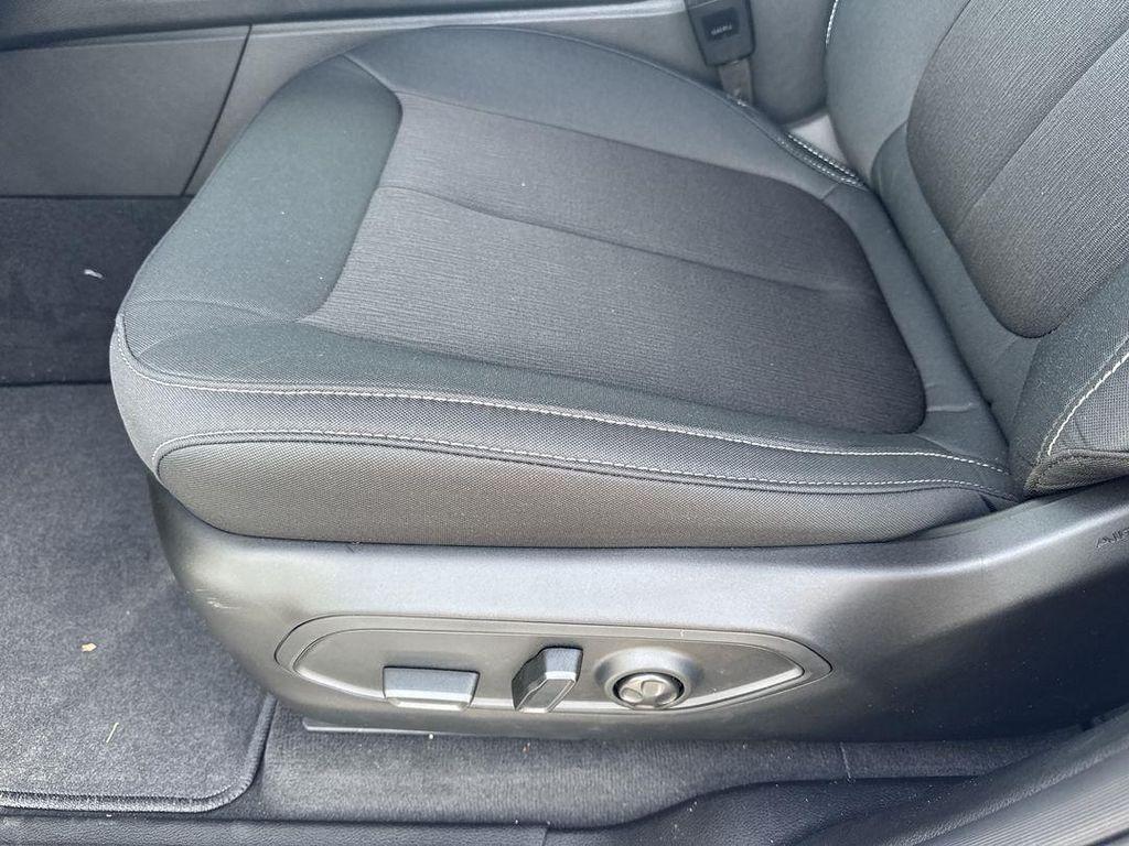 new 2025 Jeep Grand Cherokee car, priced at $39,989