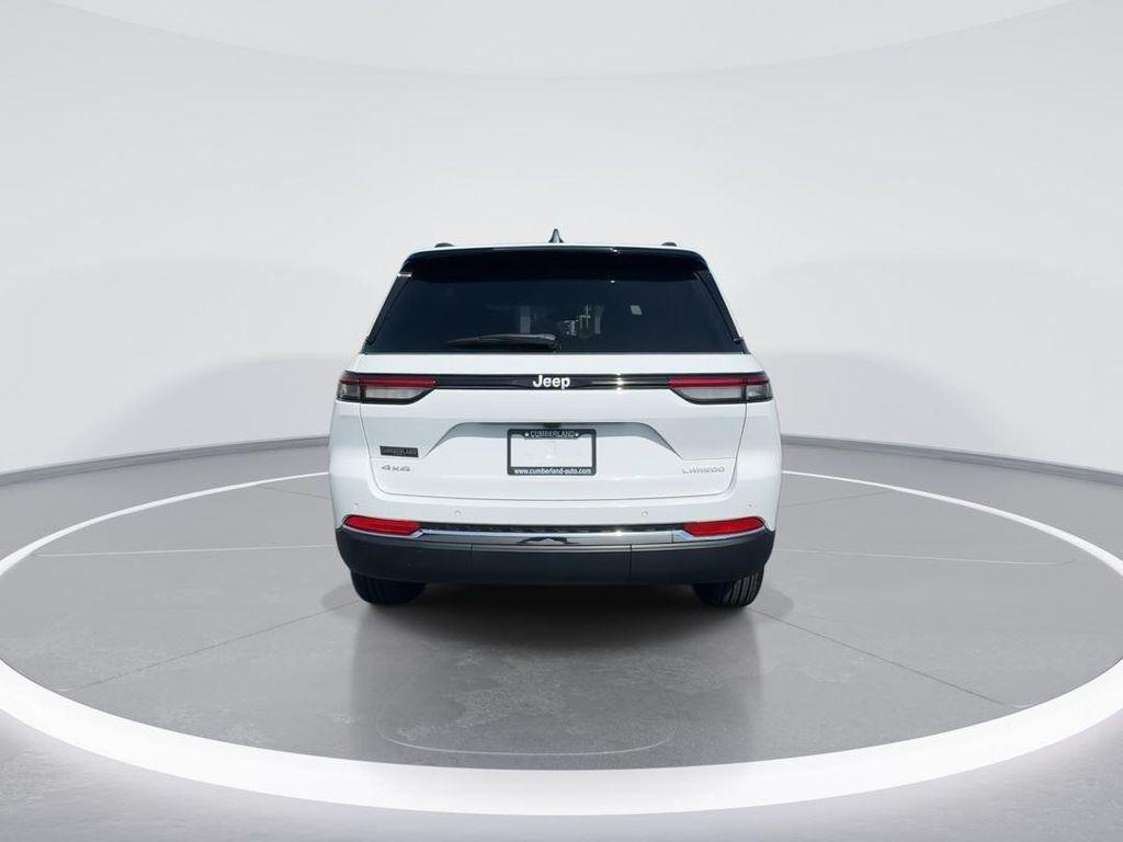 new 2025 Jeep Grand Cherokee car, priced at $39,989