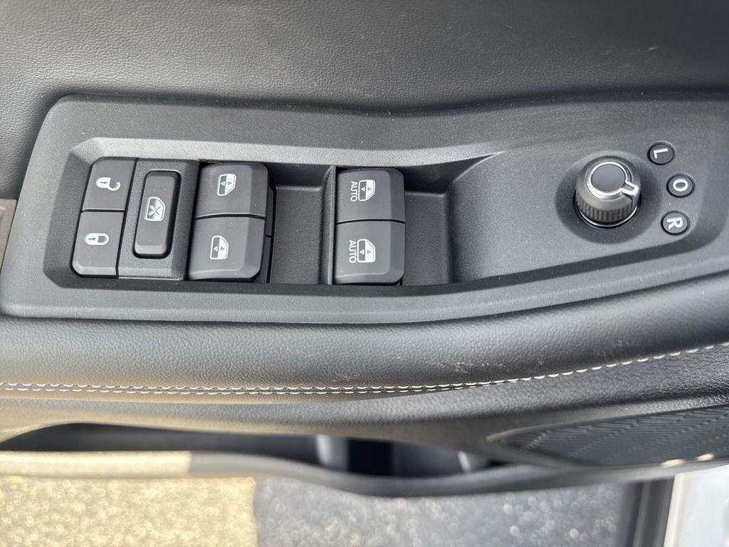 new 2025 Jeep Grand Cherokee car, priced at $39,989