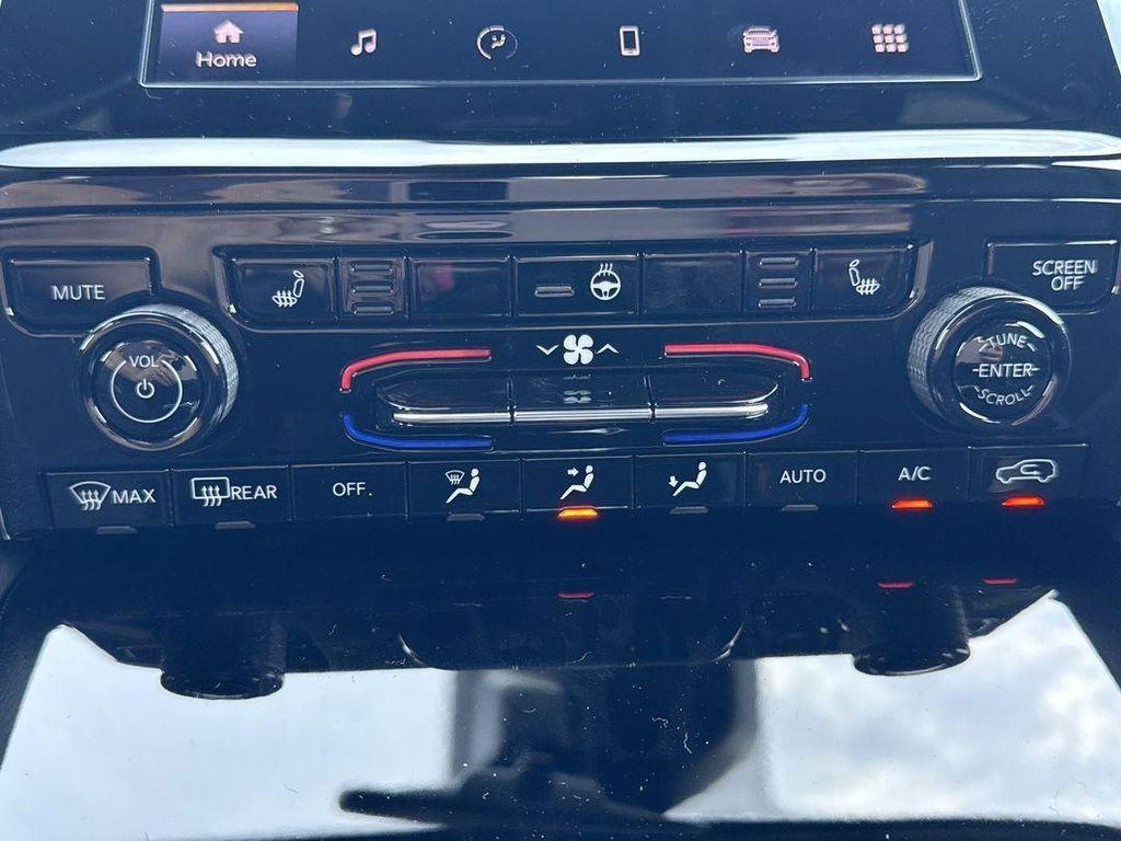 new 2025 Jeep Grand Cherokee car, priced at $39,989