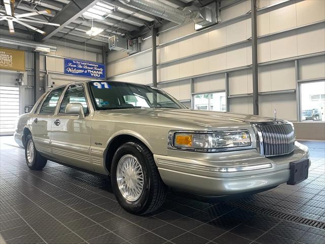 used 1997 Lincoln Town Car car, priced at $10,999