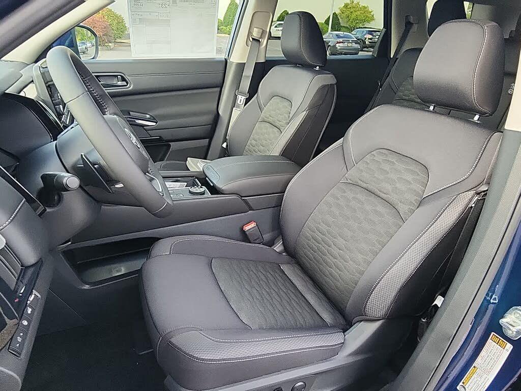 new 2025 Nissan Pathfinder car, priced at $44,375