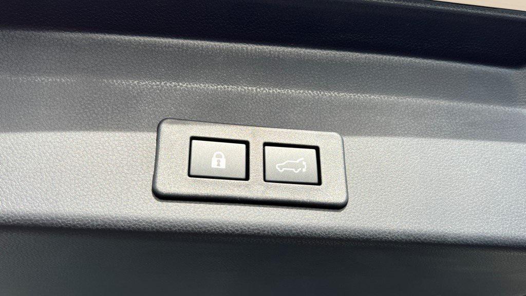 new 2025 Subaru Ascent car, priced at $39,298