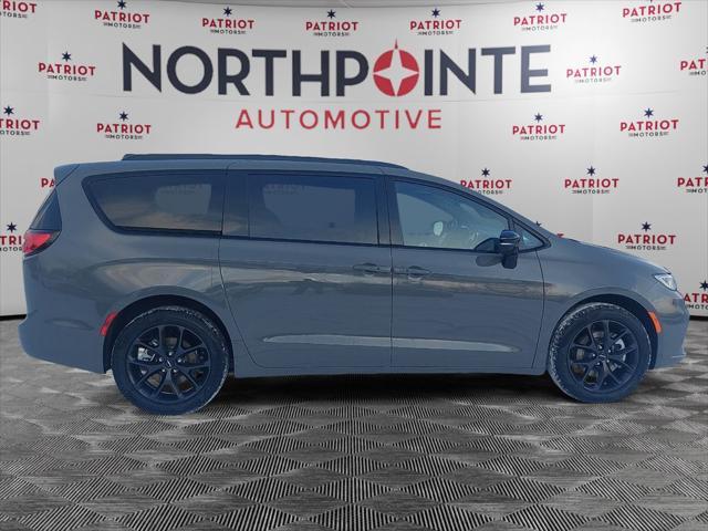 new 2025 Chrysler Pacifica car, priced at $55,556