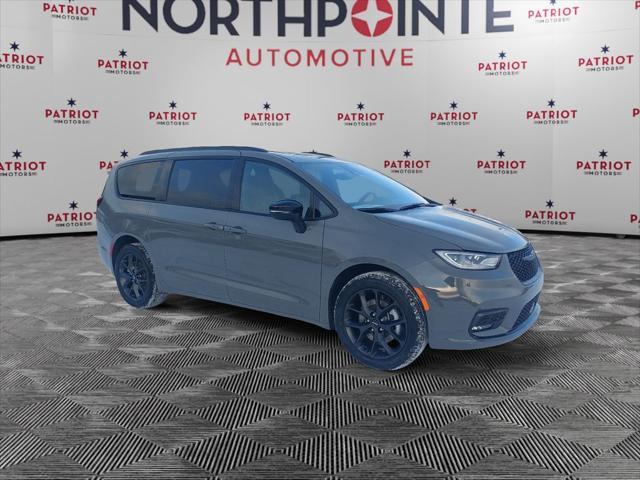 new 2025 Chrysler Pacifica car, priced at $55,556