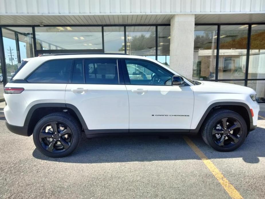 new 2024 Jeep Grand Cherokee car, priced at $43,707