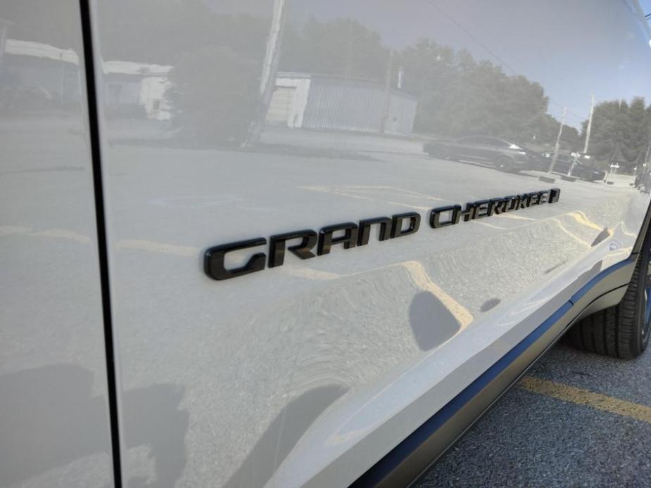 new 2024 Jeep Grand Cherokee car, priced at $43,707