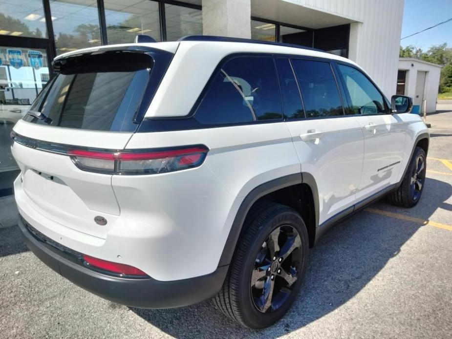 new 2024 Jeep Grand Cherokee car, priced at $43,707