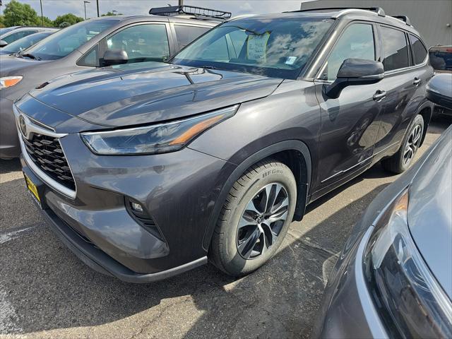 used 2022 Toyota Highlander car, priced at $35,499