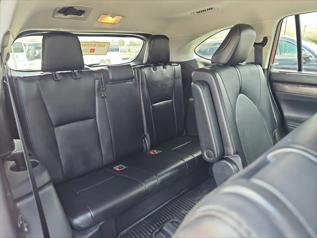 used 2022 Toyota Highlander car, priced at $38,499