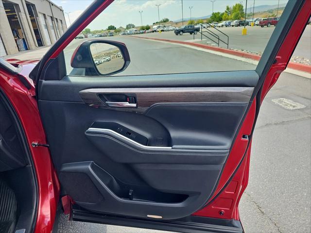 used 2022 Toyota Highlander car, priced at $38,499
