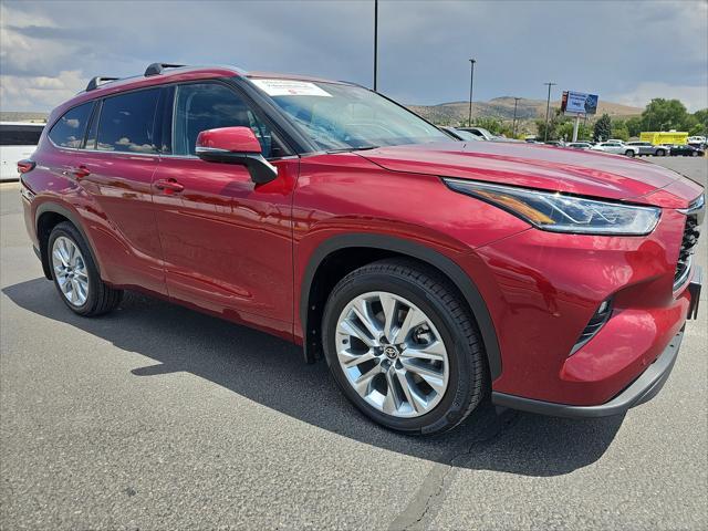 used 2022 Toyota Highlander car, priced at $38,499