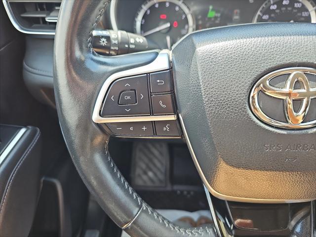 used 2022 Toyota Highlander car, priced at $38,499