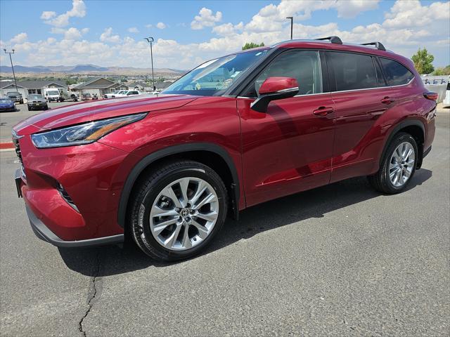 used 2022 Toyota Highlander car, priced at $38,499