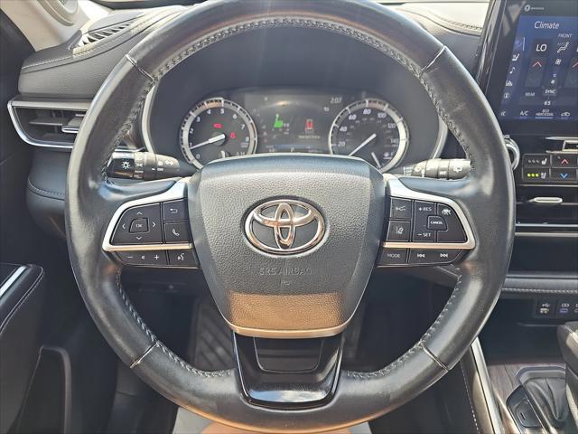 used 2022 Toyota Highlander car, priced at $38,499