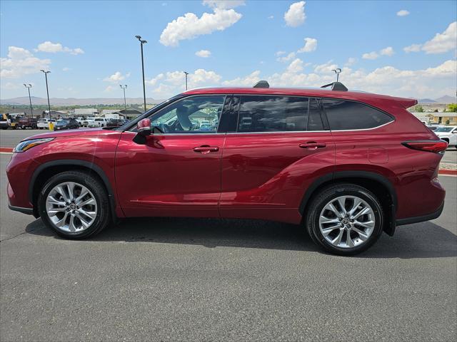used 2022 Toyota Highlander car, priced at $38,499