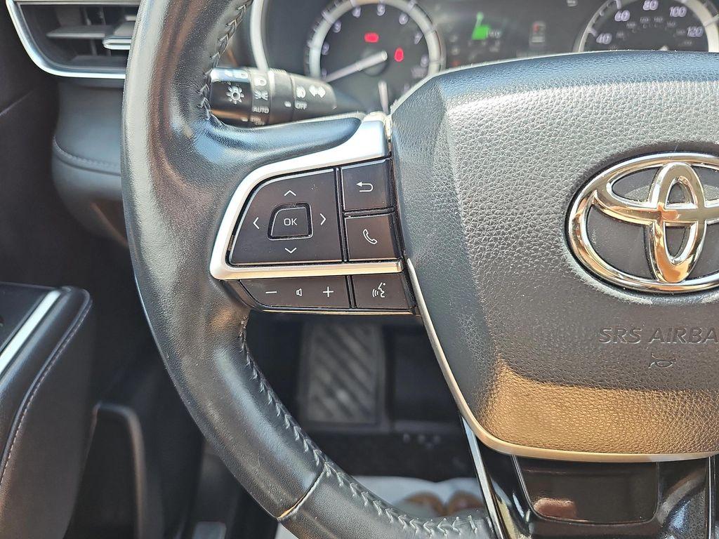 used 2022 Toyota Highlander car, priced at $37,497