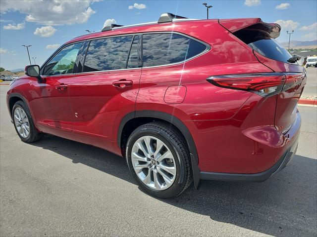 used 2022 Toyota Highlander car, priced at $38,499