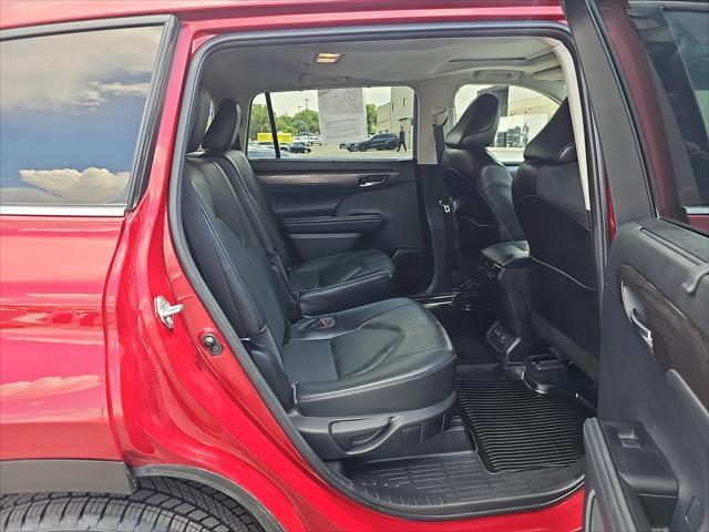 used 2022 Toyota Highlander car, priced at $38,499