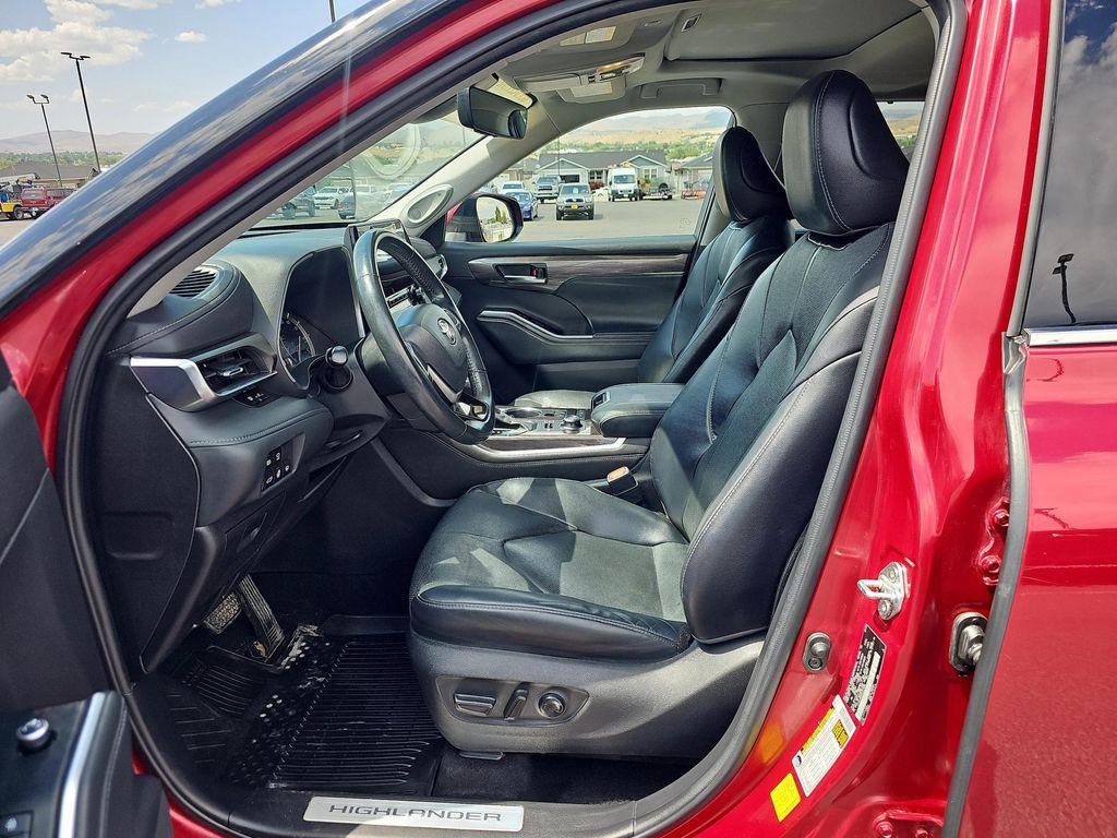 used 2022 Toyota Highlander car, priced at $37,497
