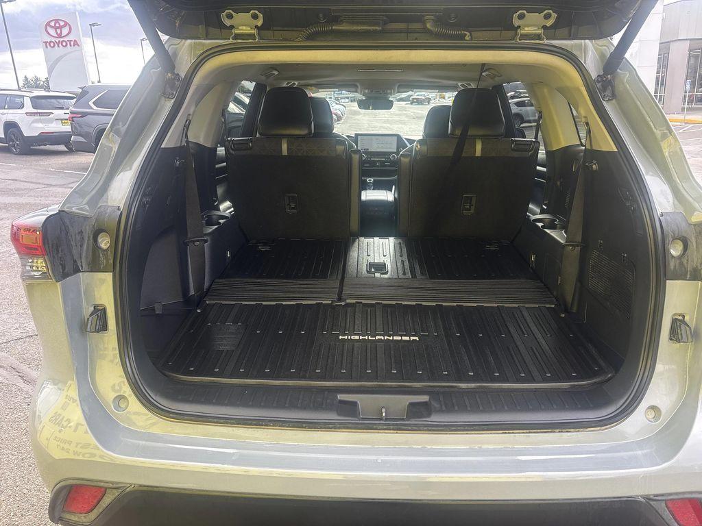 used 2024 Toyota Highlander Hybrid car, priced at $46,998