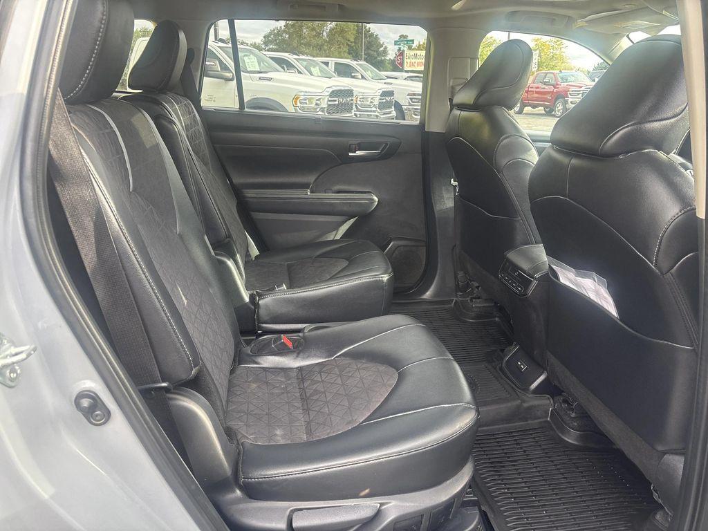 used 2024 Toyota Highlander Hybrid car, priced at $46,998