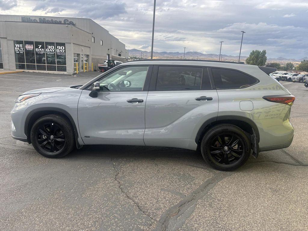 used 2024 Toyota Highlander Hybrid car, priced at $46,998