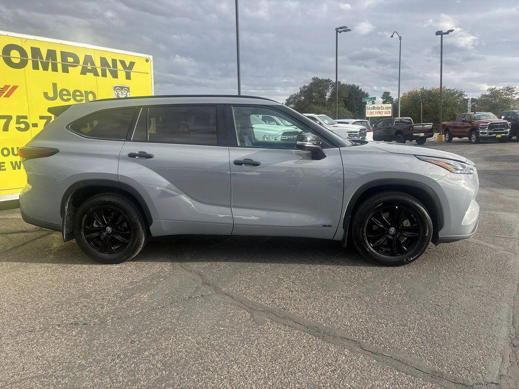 used 2024 Toyota Highlander Hybrid car, priced at $46,998