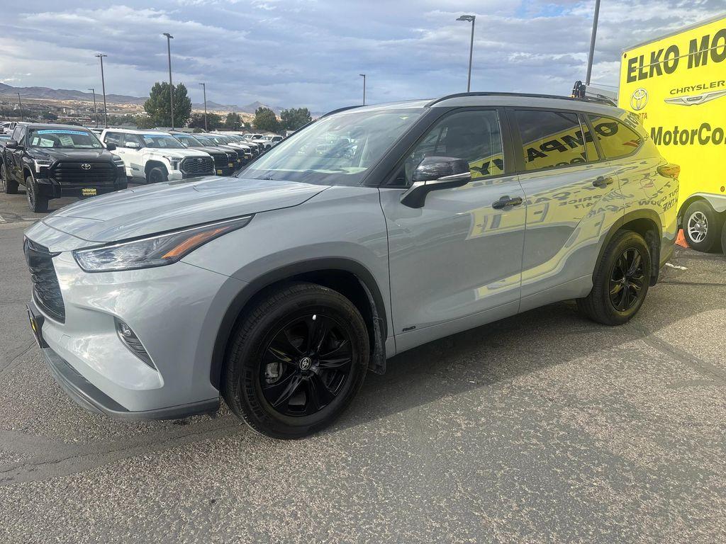 used 2024 Toyota Highlander Hybrid car, priced at $46,998