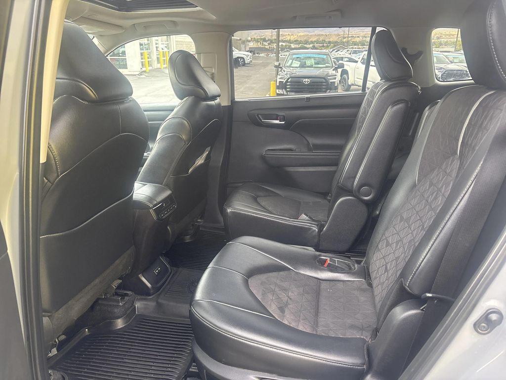 used 2024 Toyota Highlander Hybrid car, priced at $46,998