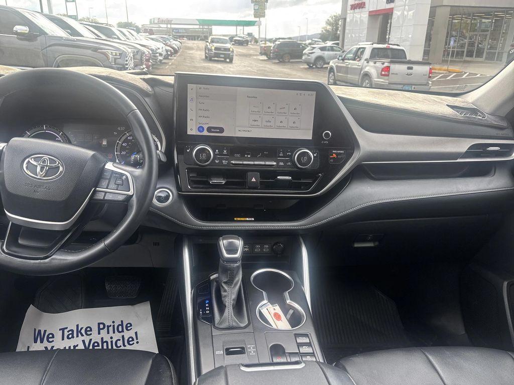 used 2024 Toyota Highlander Hybrid car, priced at $46,998