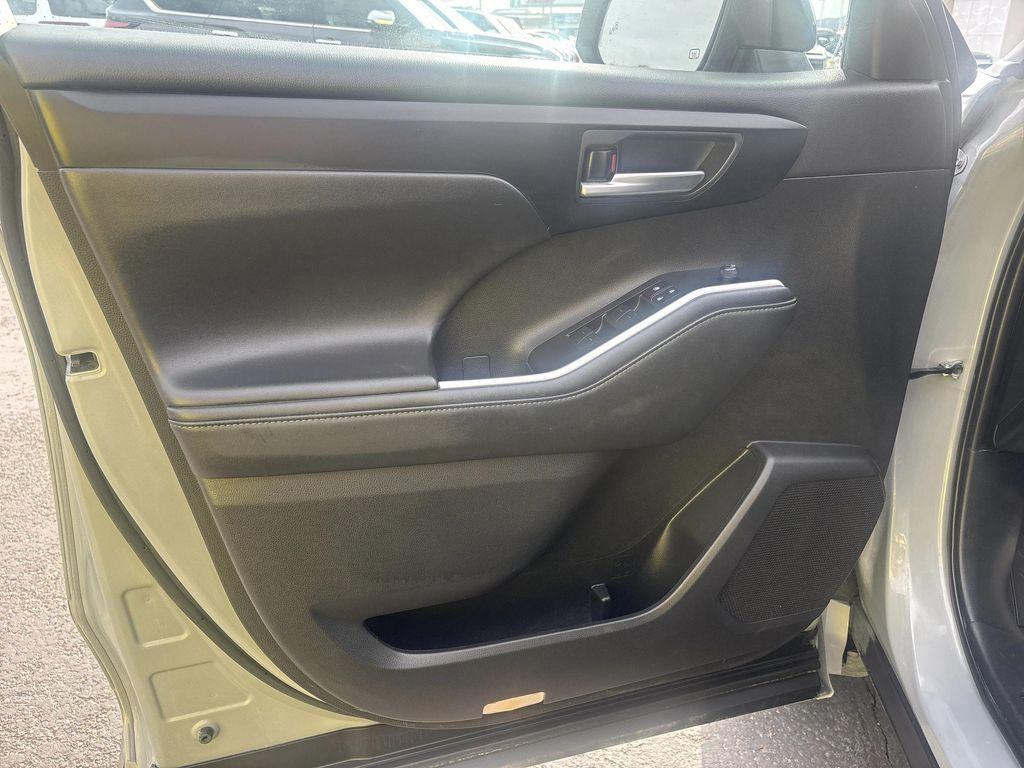 used 2024 Toyota Highlander Hybrid car, priced at $46,998